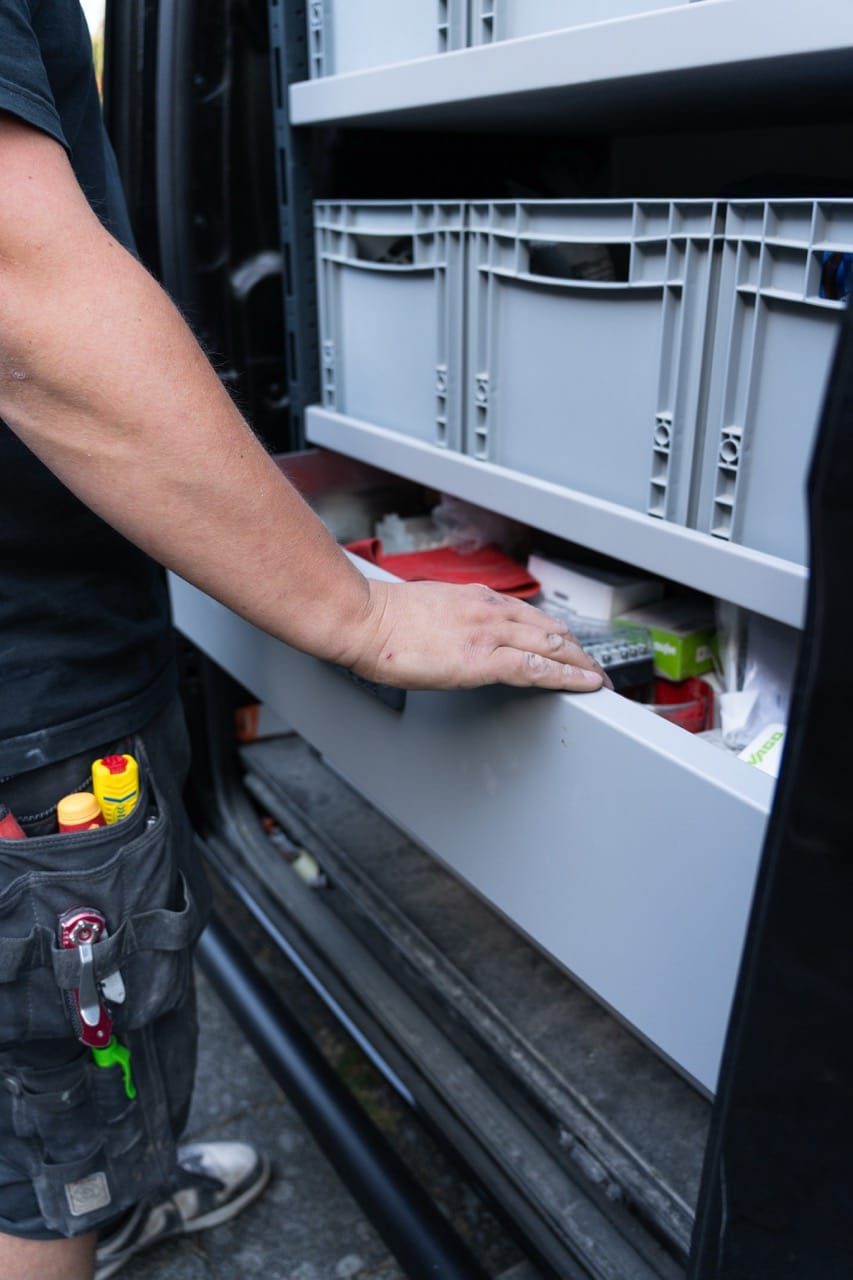 Van Heijningen Techniek | Bedrijfsbus en materiaal Elektrische installaties in Haarlem